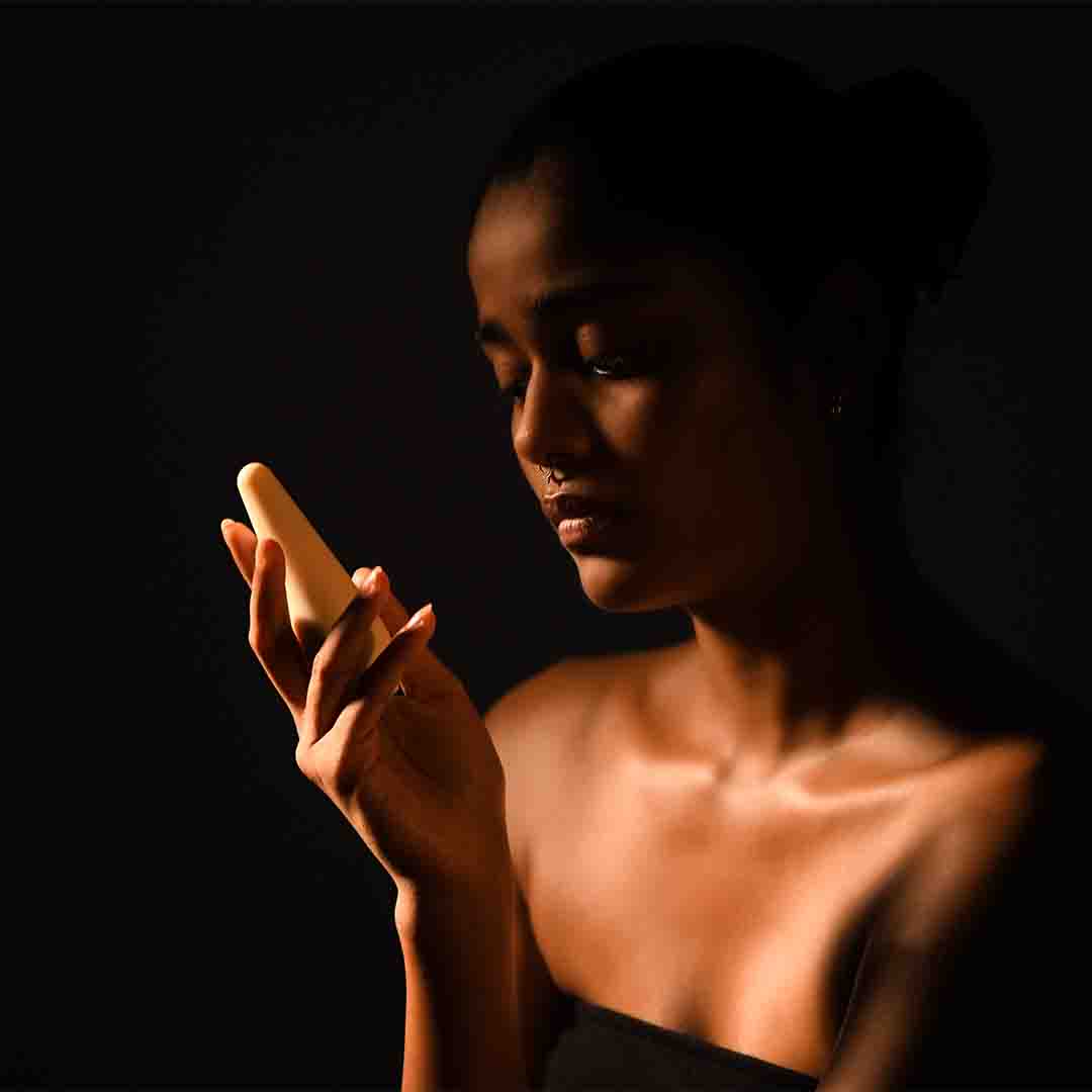 Pulse holding by a lady